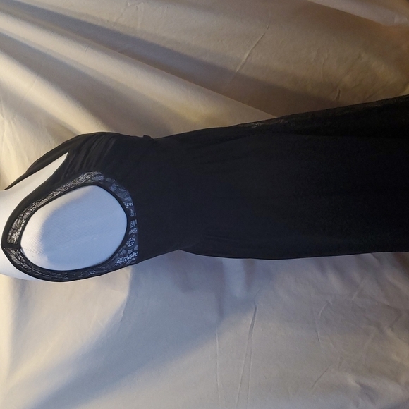 BCBGeneration Black Lace Floor Length Gown SZ 6 - Picture 5 of 11